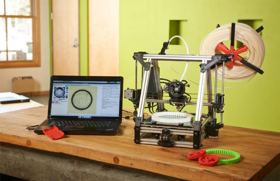 3D Printing at Sir Wilfrid Laurier School Board | Laval Families Magazine | Laval's Family Life Magazine