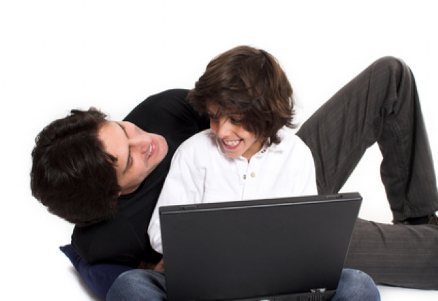 Raising "CyberWISE" kids | Laval Families Magazine | Laval's Family Life Magazine Raising "CyberWISE" kids | Laval Families Magazine | Laval's Family Life Magazine
