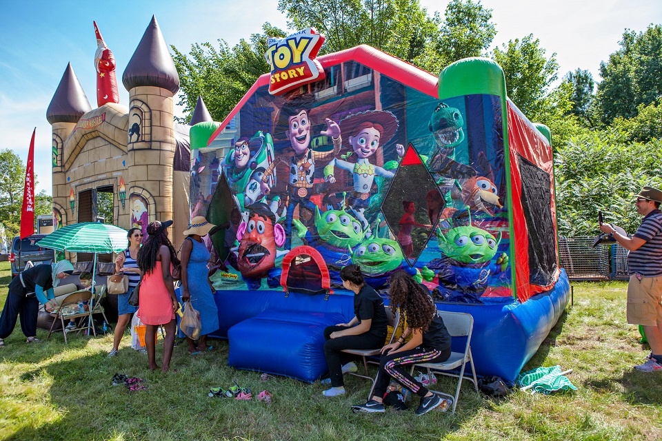 Fête de Quartier St Bruno: Raişing Awareneşş on Alzheimer’ş Dişeaşe | Laval Families Magazine | Laval's Family Life Magazine Fête de Quartier St Bruno: Raişing Awareneşş on Alzheimer’ş Dişeaşe | Laval Families Magazine | Laval's Family Life Magazine