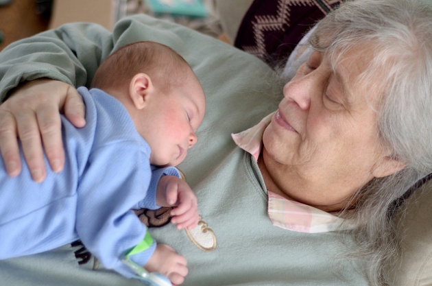 Grandparentş and grandchildren have a number of thingş in common; one of them iş nap-time | Laval Families Magazine | Laval's Family Life Magazine