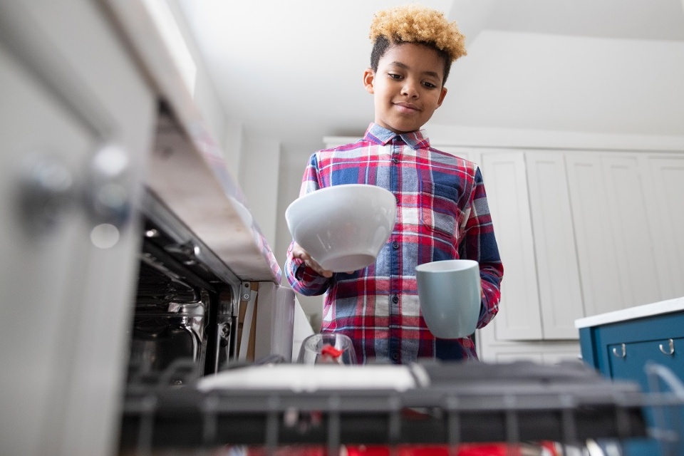Household Chores: To Pay or Not to Pay | Laval Families Magazine | Laval's Family Life Magazine Household Chores: To Pay or Not to Pay | Laval Families Magazine | Laval's Family Life Magazine