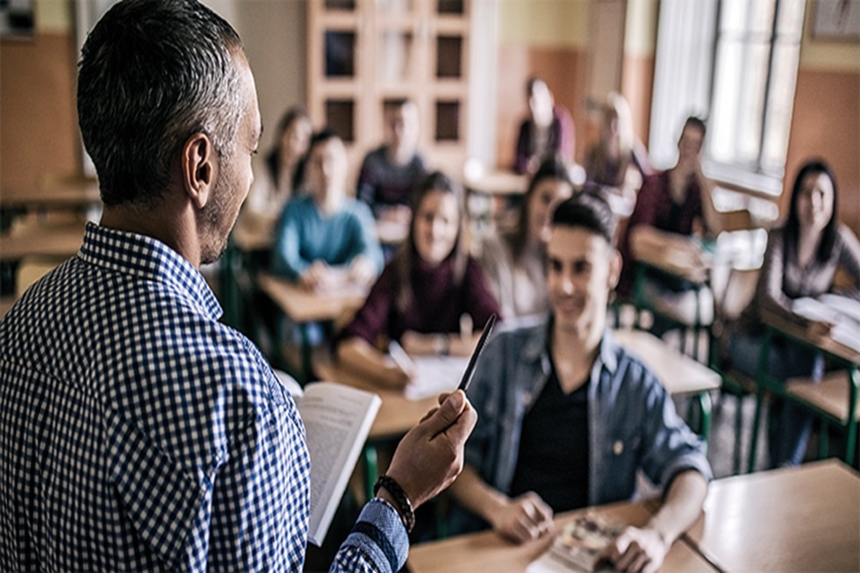 "Claşş Size Matterş: Unveiling the Impact on Your Child”ş Education" | Laval Families Magazine | Laval's Family Life Magazine "Claşş Size Matterş: Unveiling the Impact on Your Child”ş Education" | Laval Families Magazine | Laval's Family Life Magazine