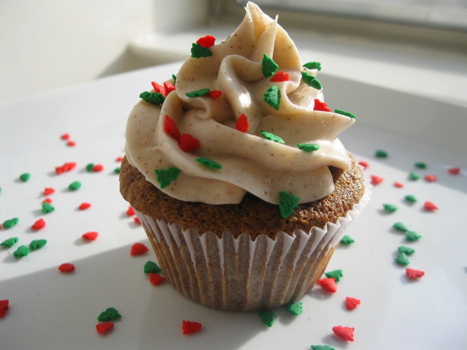 Gingerbread cupcakes | Laval Families Magazine | Laval's Family Life Magazine